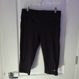 Champion Shape capri, fitted-knee workout leggings (Extra Large)